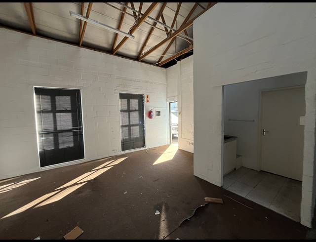 102M² WAREHOUSE TO LET IN MILNERTON CENTRAL